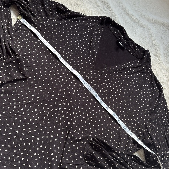 Reitmans Black Polka Dot V-Neck Top – Size M | Flirty Fit | Soft Stretch | - Picture 5 of 7